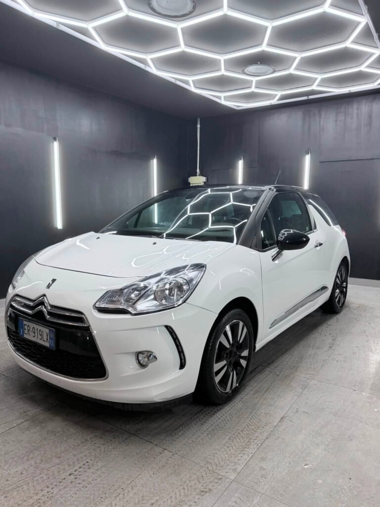CITROËNDS 3 1.2 VTi 82 Just Black (60 kW)2013