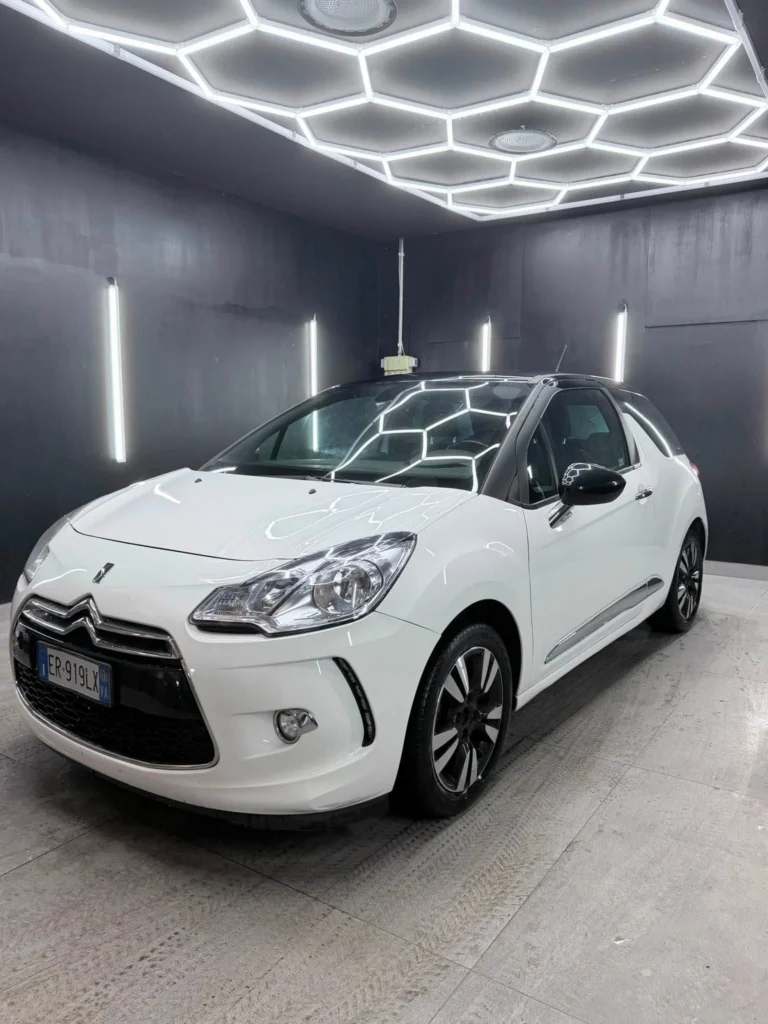CITROËNDS 3 1.2 VTi 82 Just Black (60 kW)2013