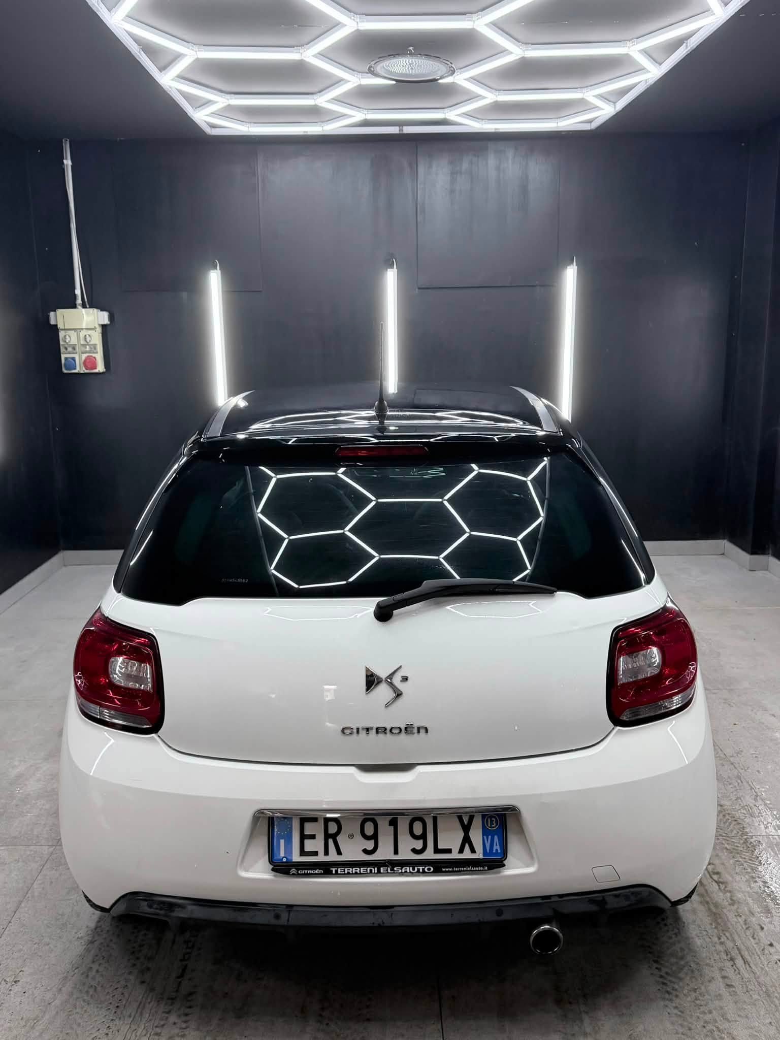 
								CITROËNDS 3 1.2 VTi 82 Just Black (60 kW)2013 full									