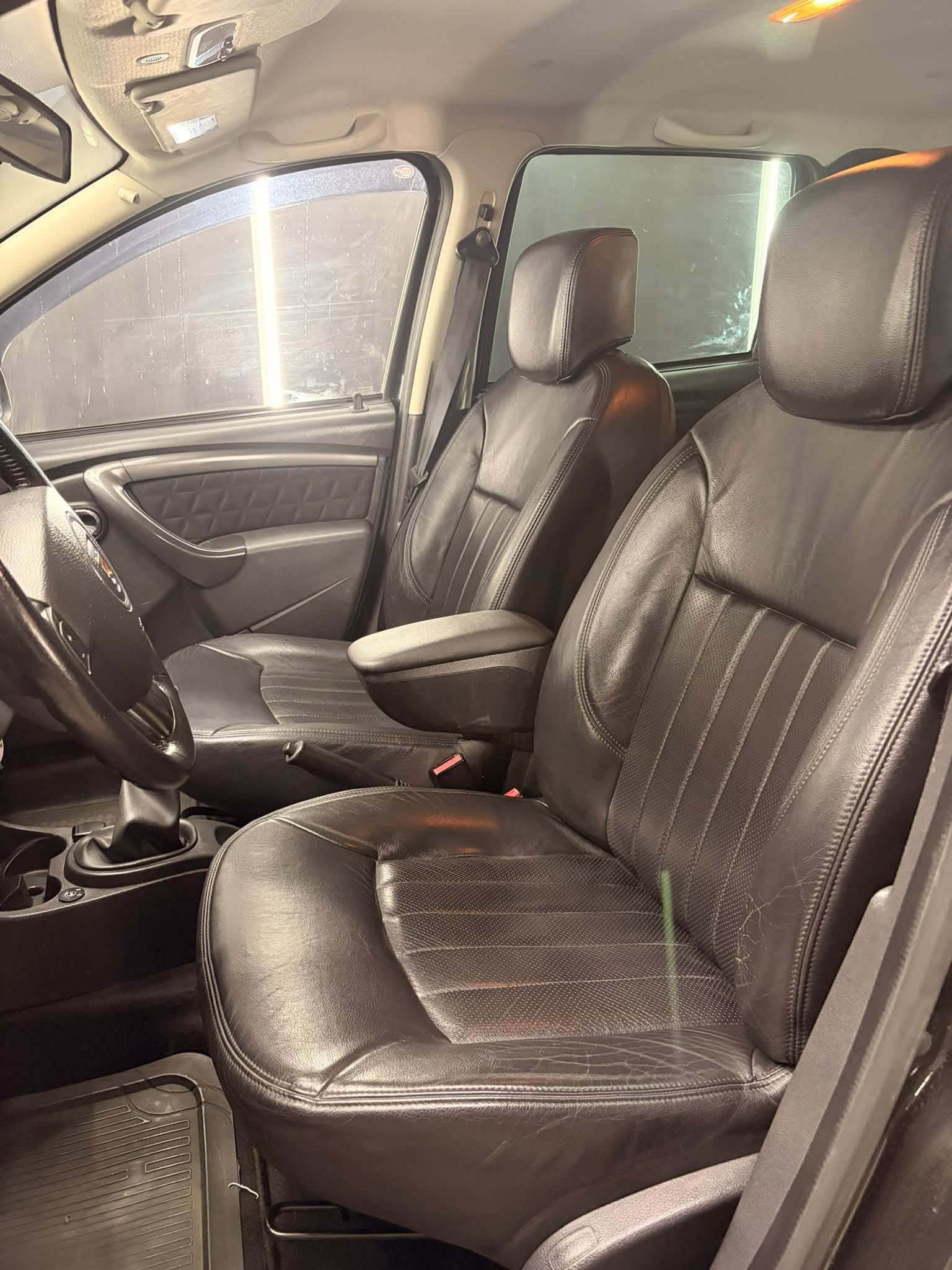 
								DACIADuster 1.6 Laureate GPL 4×2 105cv2014 full									