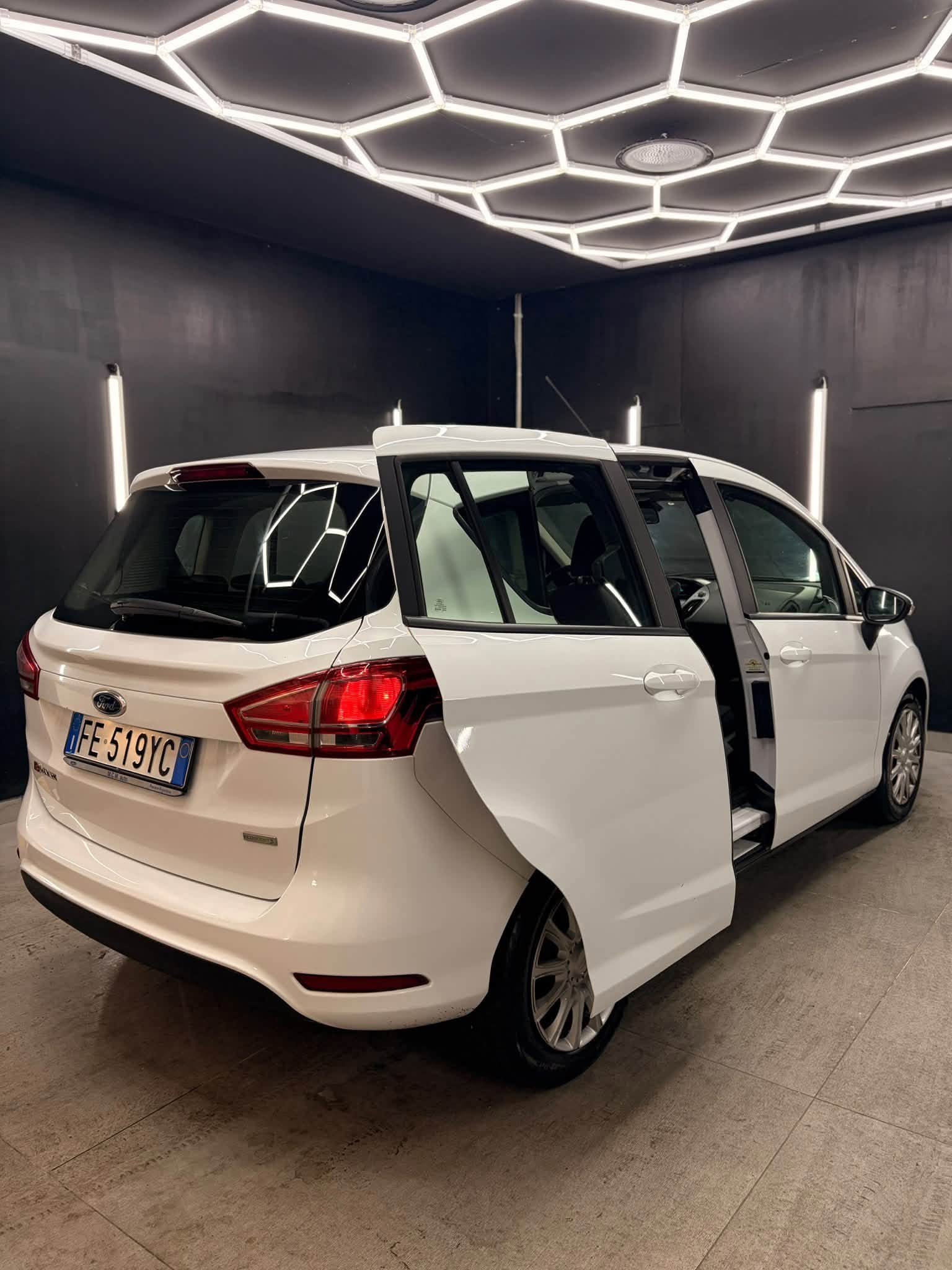 
								FORDB-Max Business 1.0 EcoBoost 100 CV2016 full									