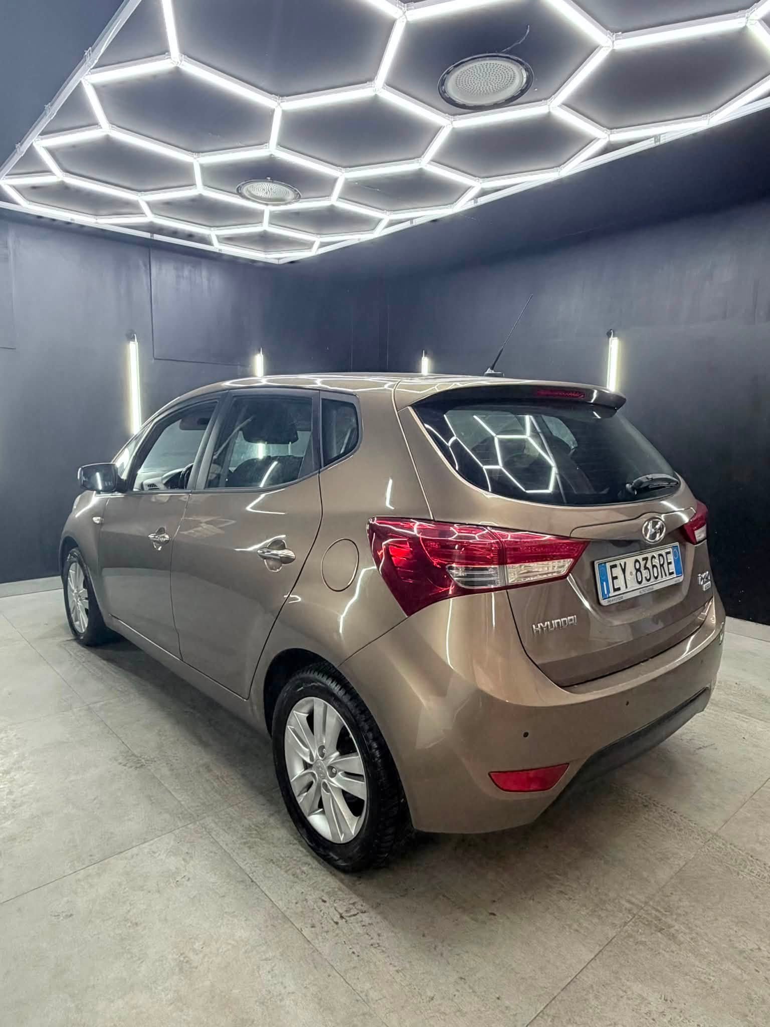 
								HYUNDAIix20 1.6 CRDi Comfort2015 full									