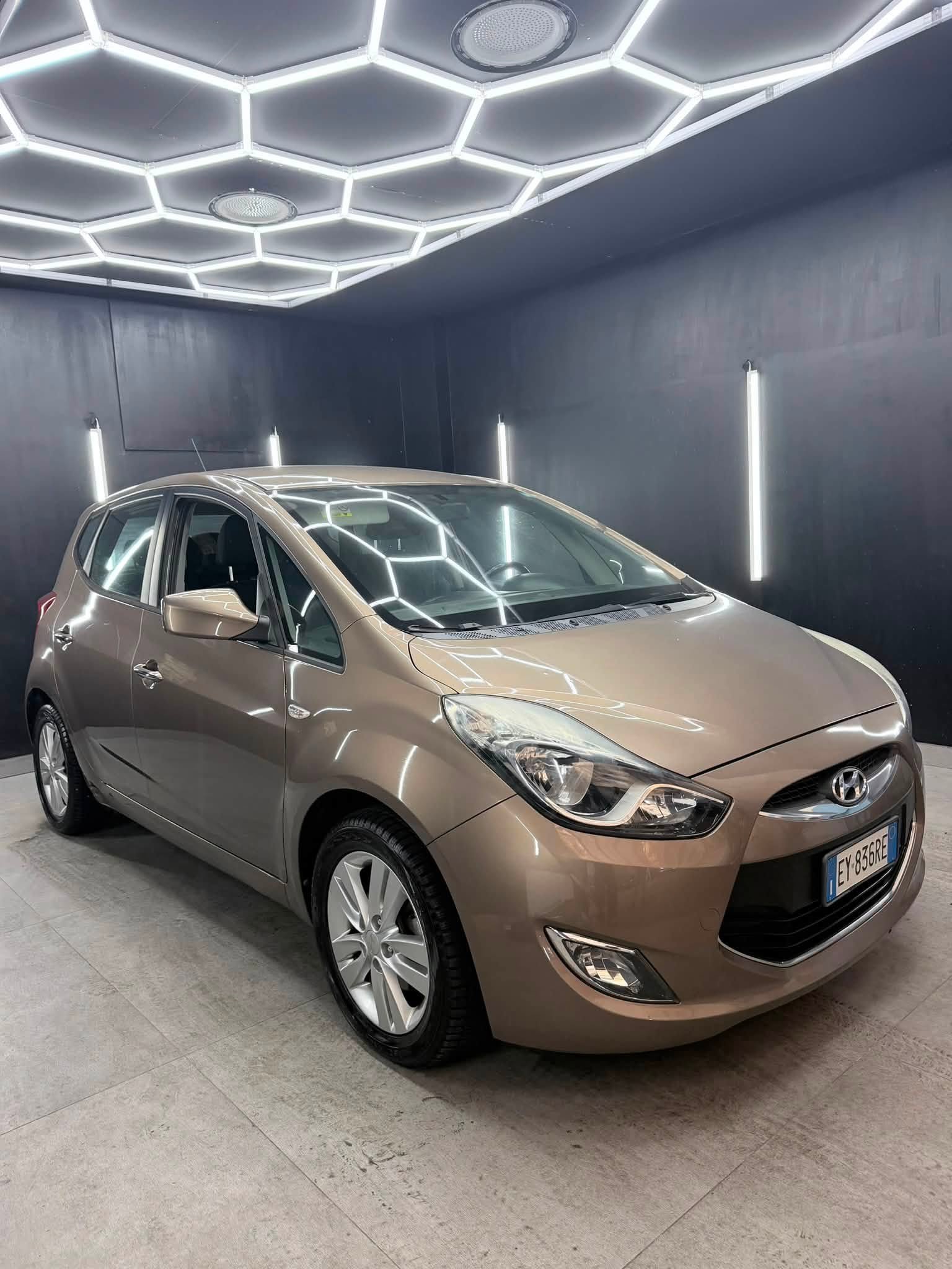 
								HYUNDAIix20 1.6 CRDi Comfort2015 full									