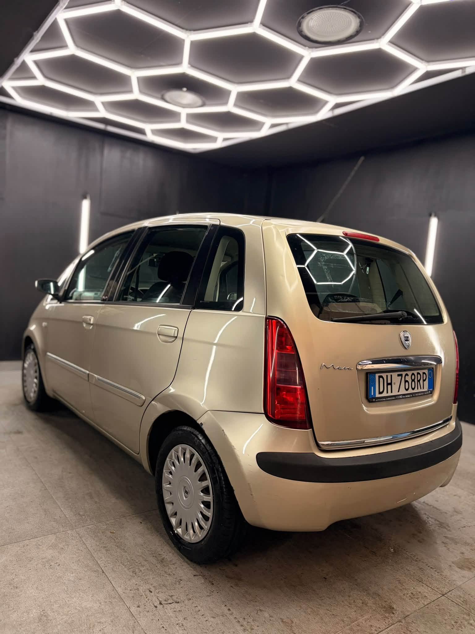 
								LANCIAMusa 1.4 16V Platino Plus full									