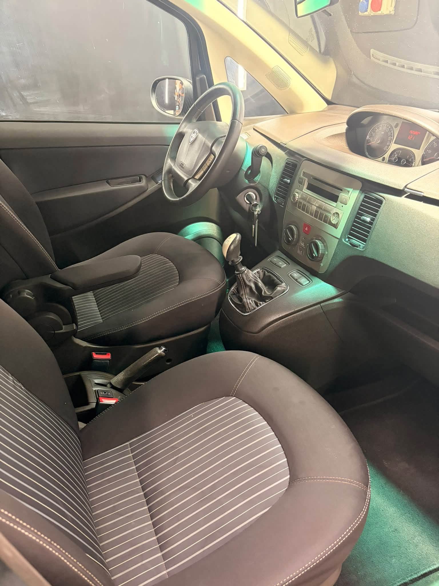 
								LANCIAMusa 1.4 16V Poltrona Frau 95cv2010 full									