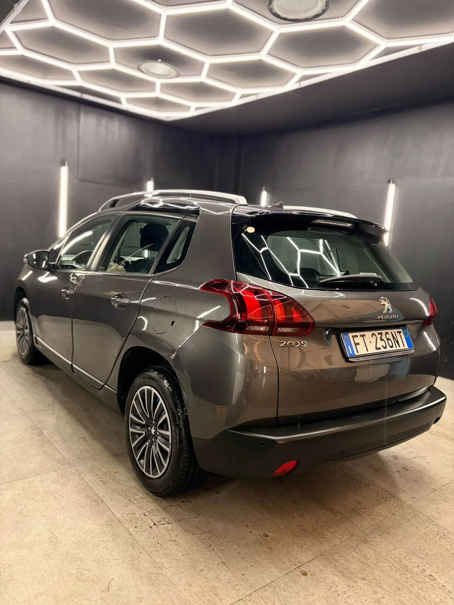 
								PEUGEOT2008 1.2 PureTech Allure2018 full									