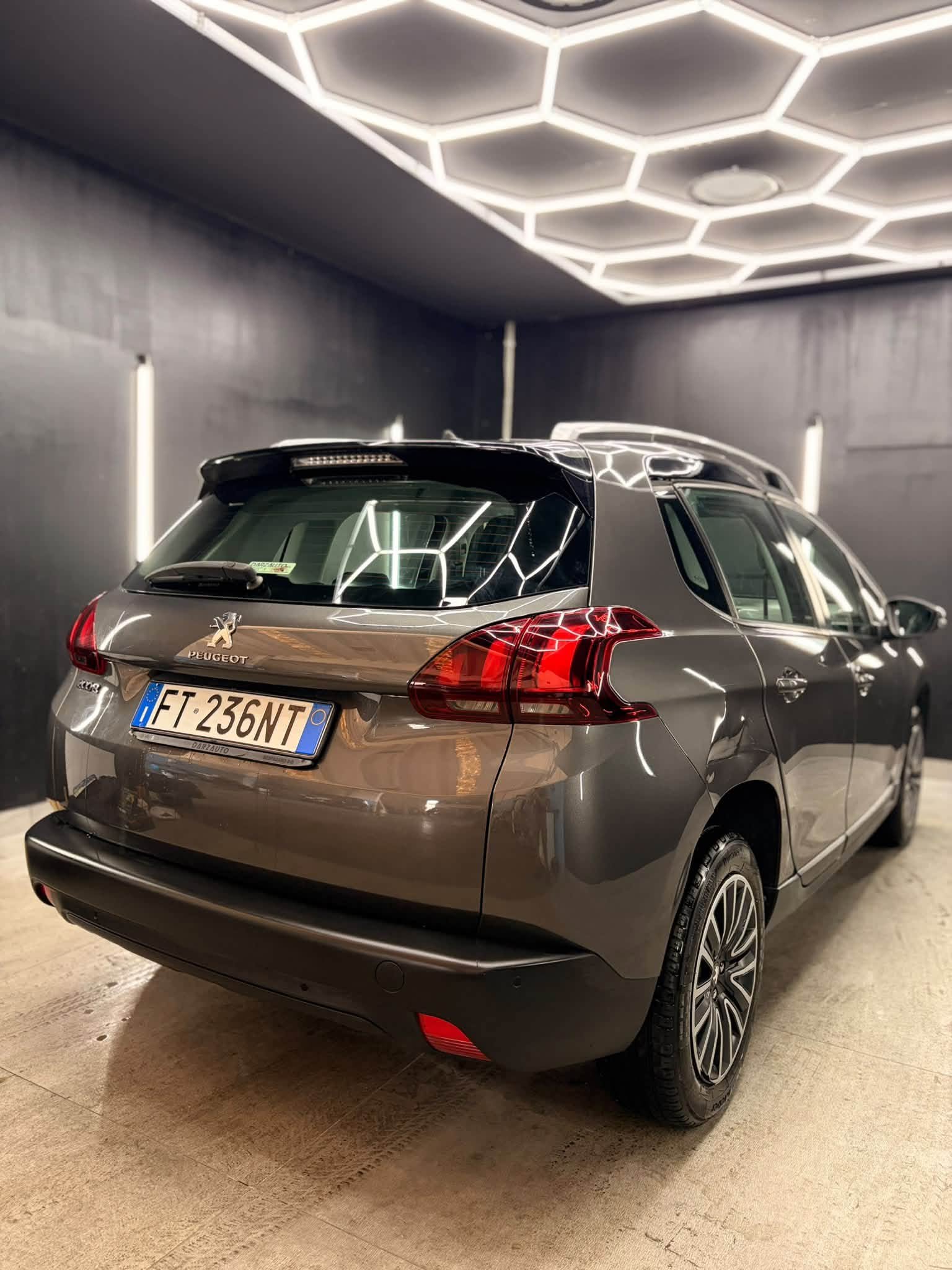 
								PEUGEOT2008 1.2 PureTech Allure2018 full									