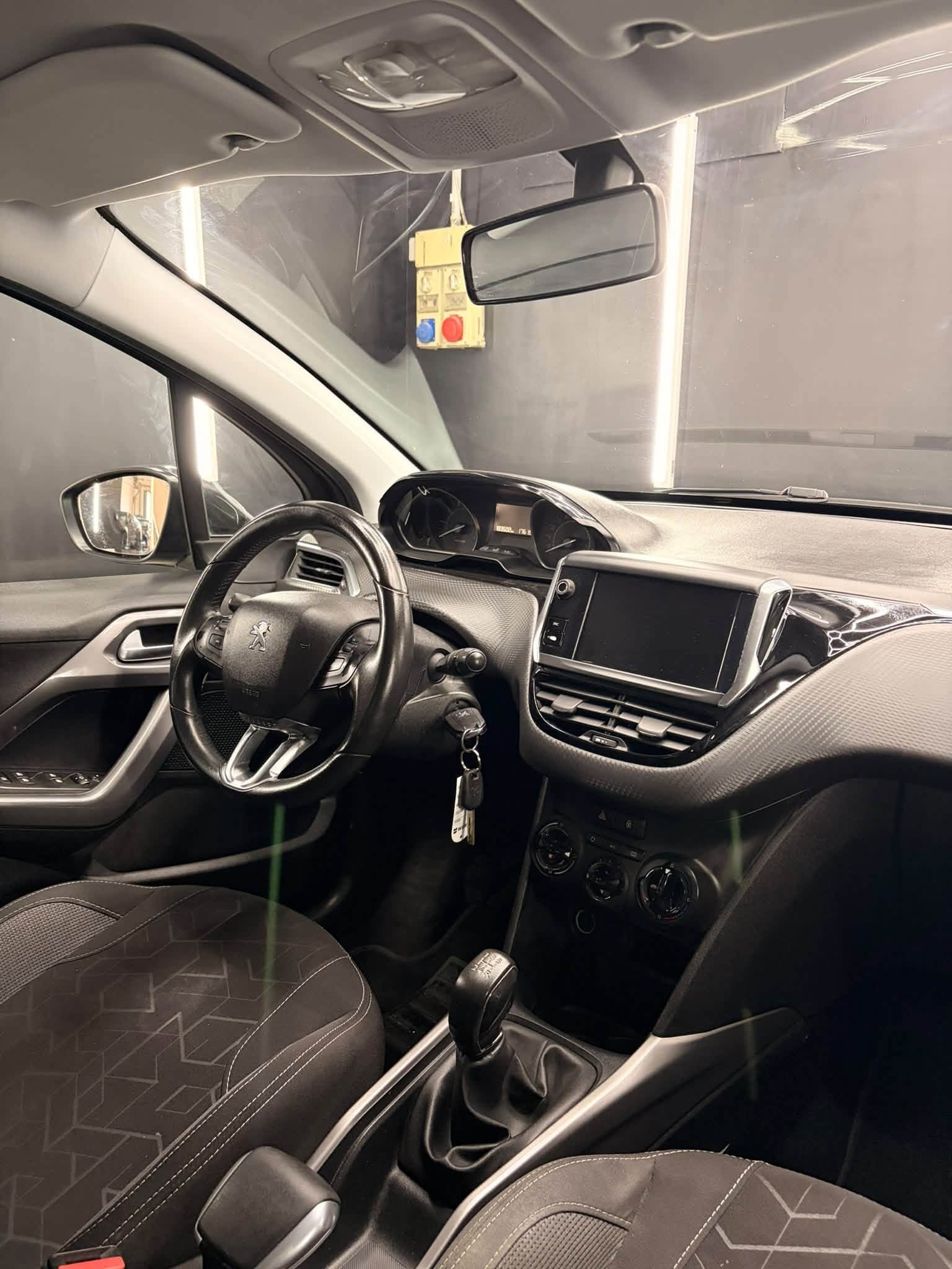 
								PEUGEOT2008 1.2 PureTech Allure2018 full									