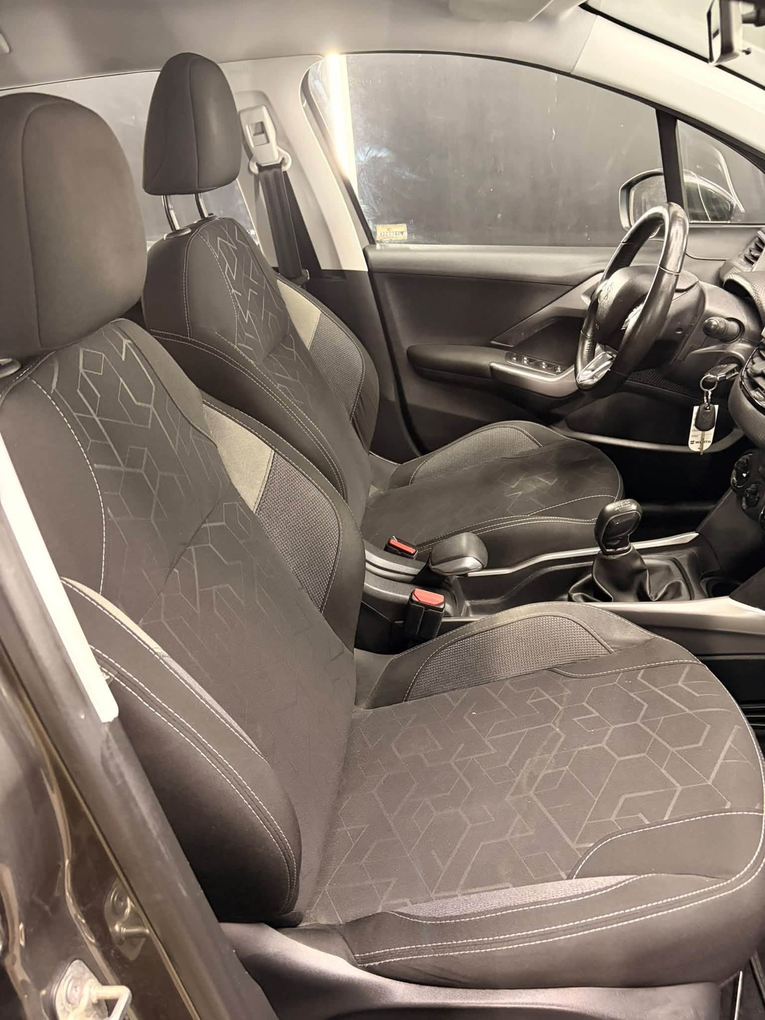 
								PEUGEOT2008 1.2 PureTech Allure2018 full									