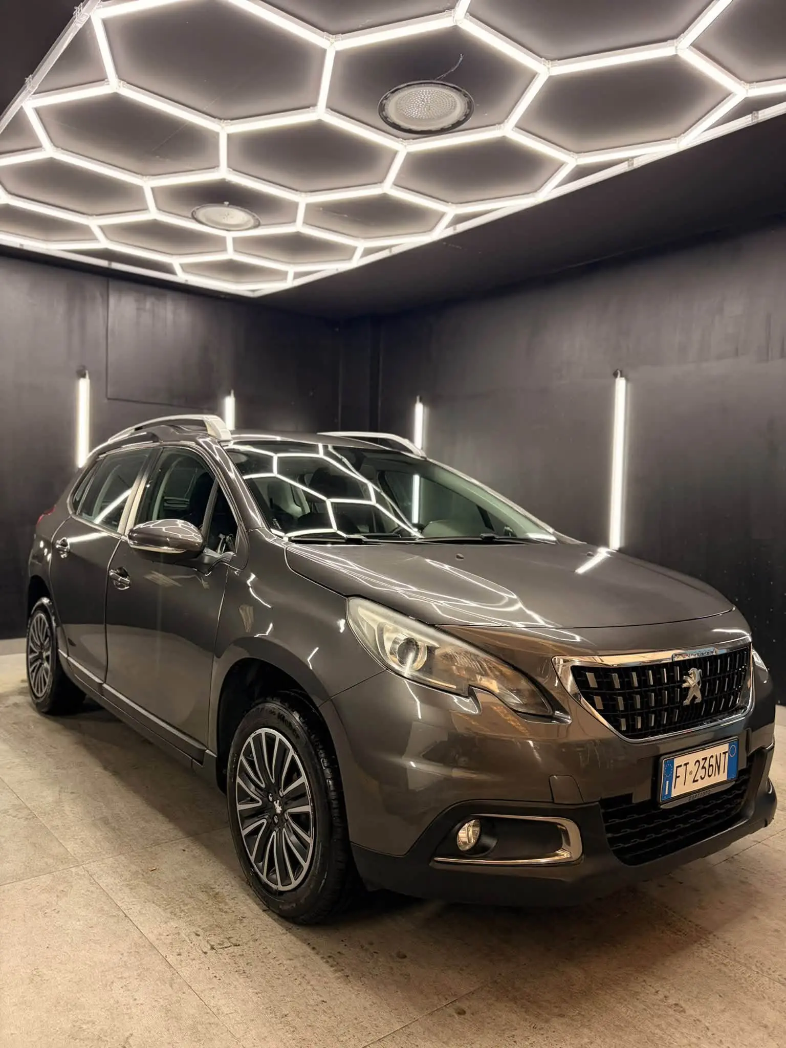 
								PEUGEOT2008 1.2 PureTech Allure2018 full									