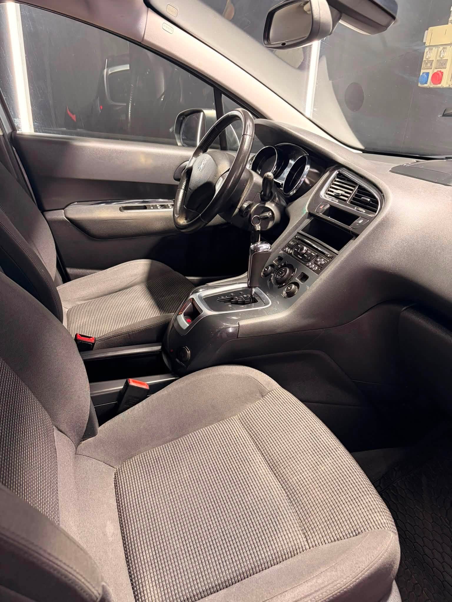 
								PEUGEOT5008 1.6 BlueHDi Allure 7posti2016 full									