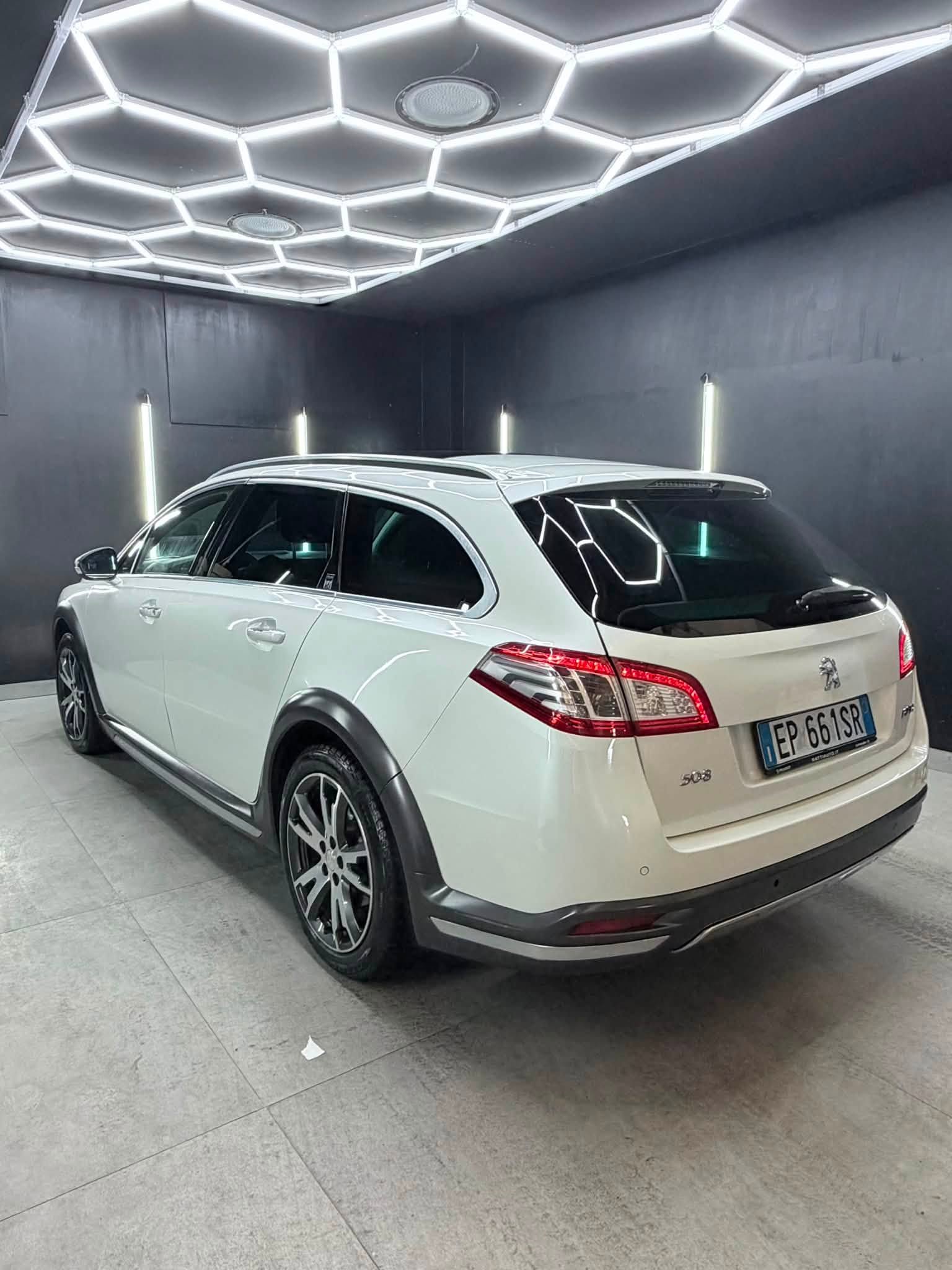 
								PEUGEOT508 RXH 2.0 HDi Hybrid4 200cv2013 full									