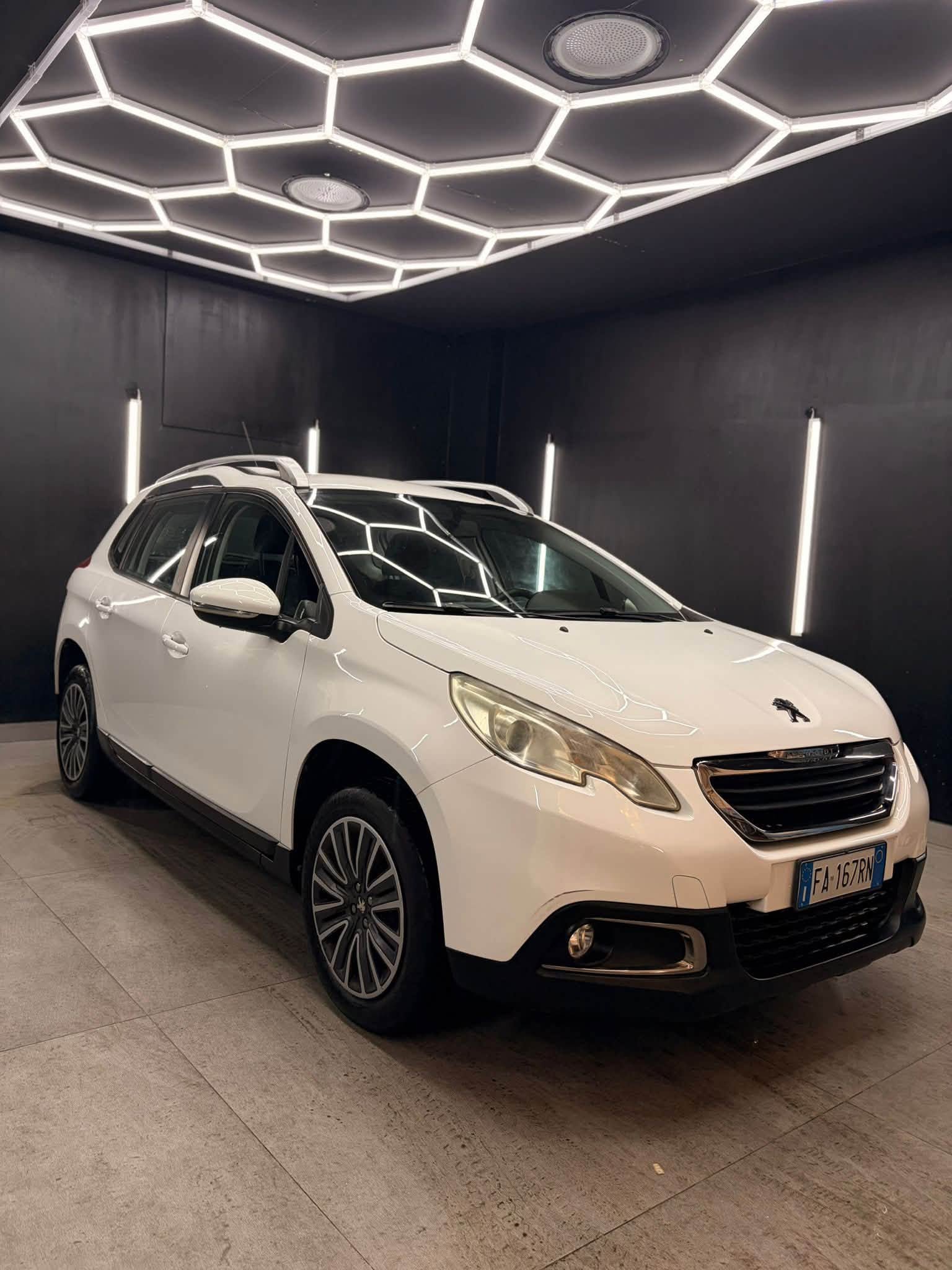 
								PEUGEOT2008 1.2 12v Active 82 CV2015 full									