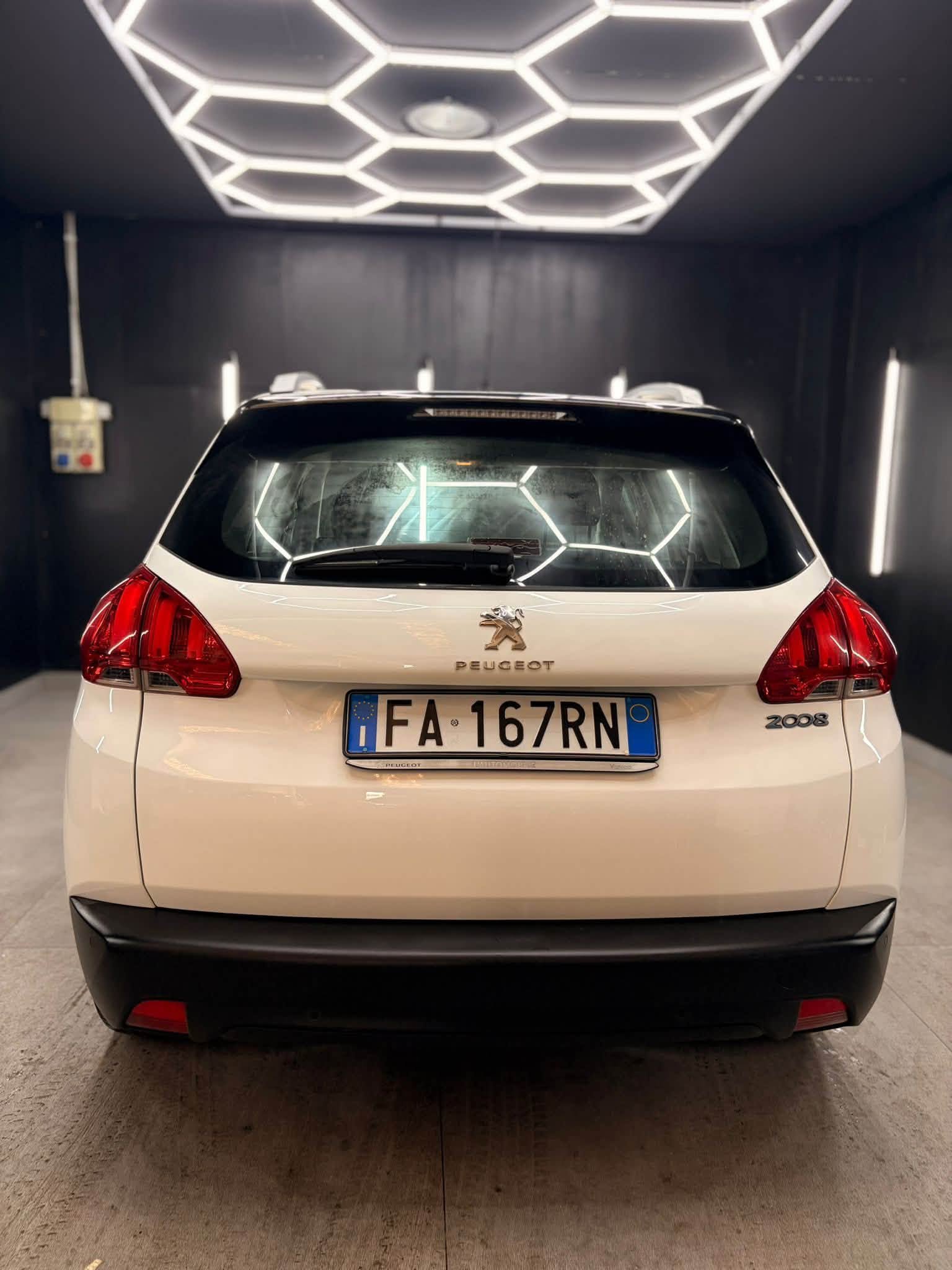 
								PEUGEOT2008 1.2 12v Active 82 CV2015 full									