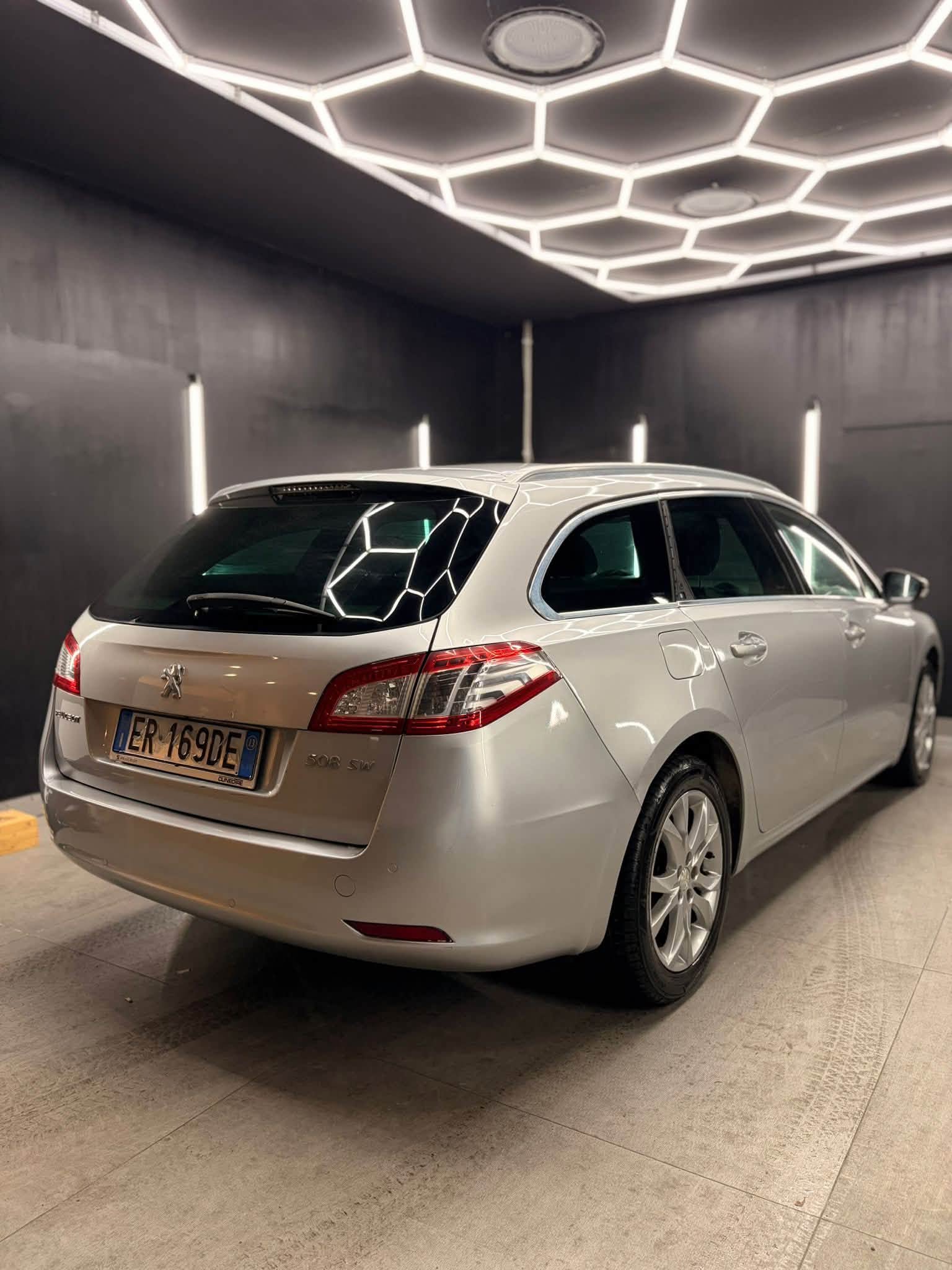 
								PEUGEOT508 SW 2.0 HDi 16v Allure Ciel 140 CV2013 full									