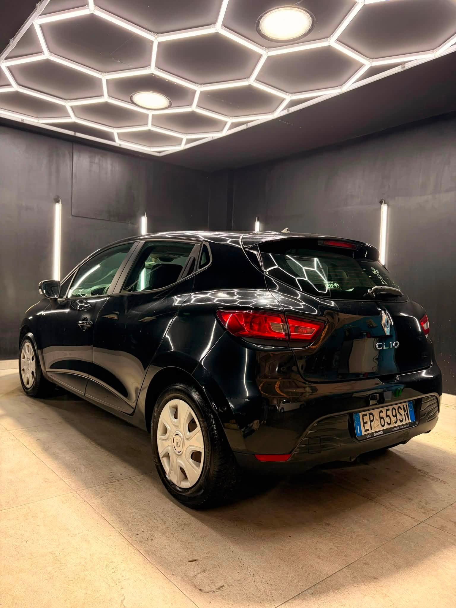 
								RENAULTClio 1.2 75cv GPL 5p Live2013 full									