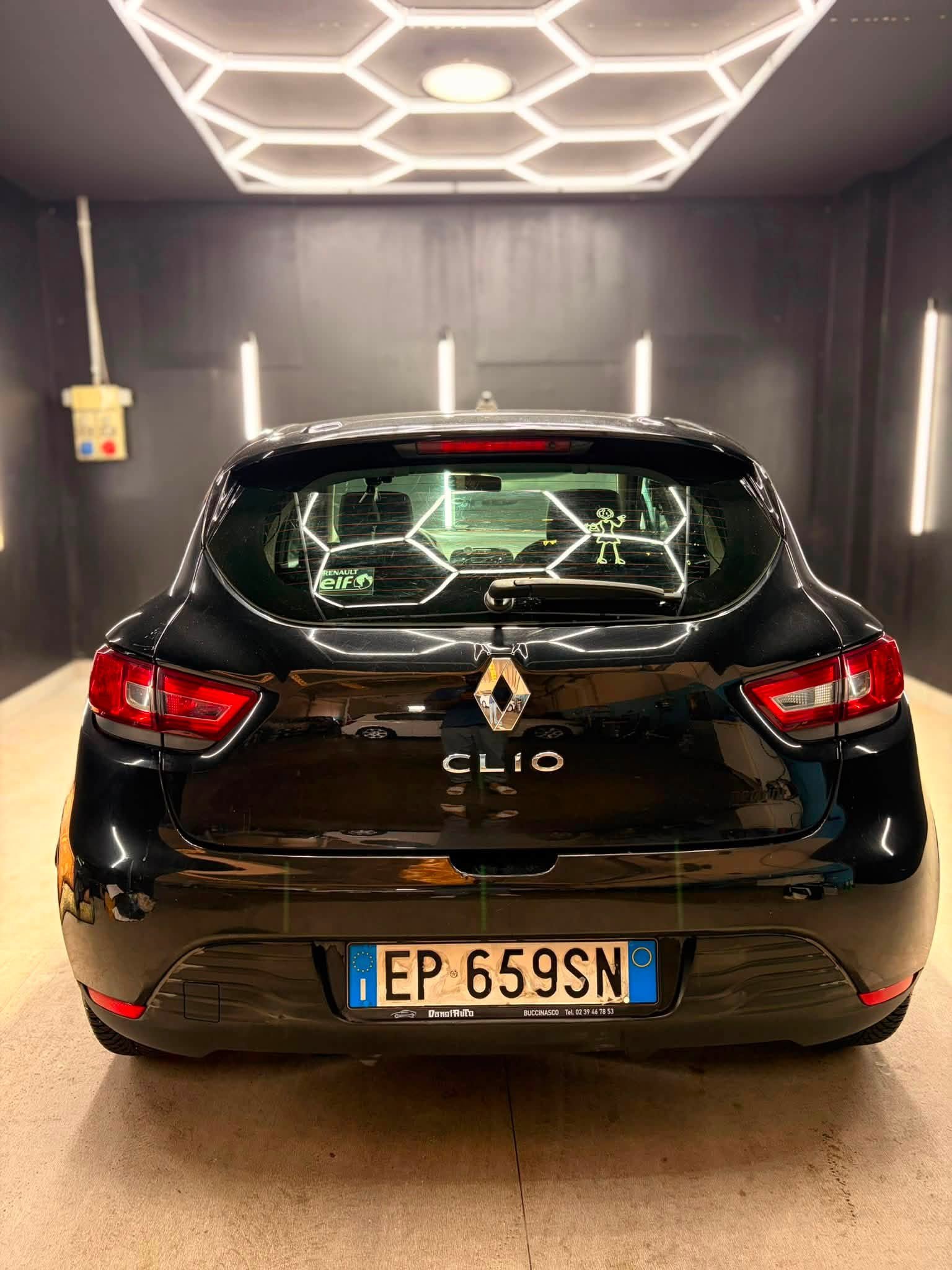 
								RENAULTClio 1.2 75cv GPL 5p Live2013 full									