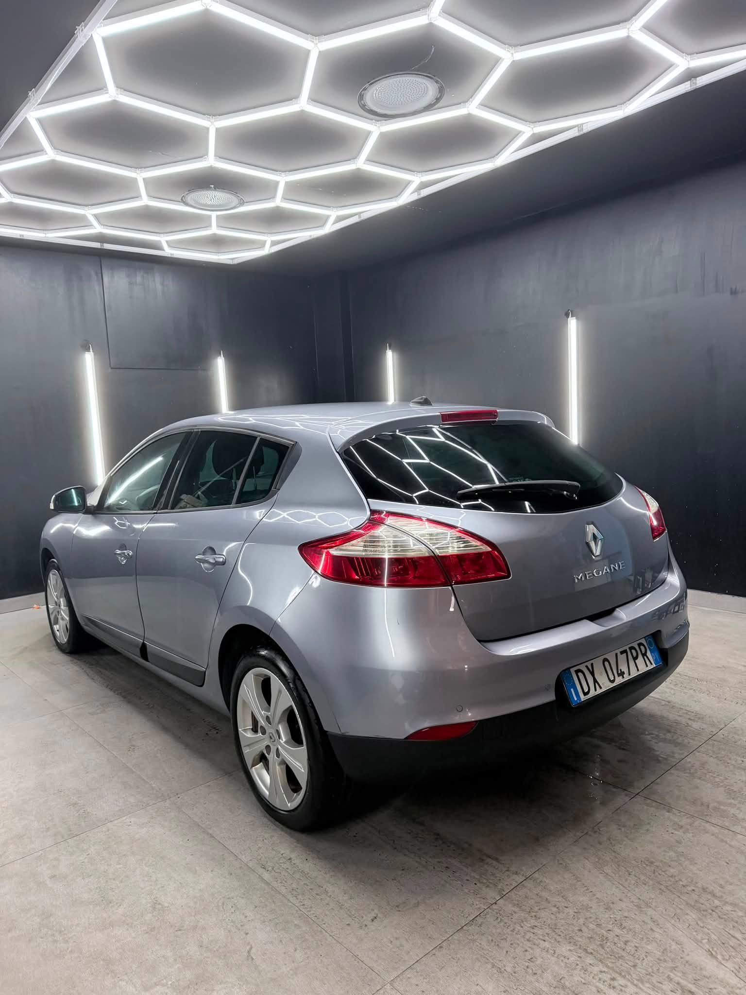 
								RENAULTMegane 1.6 16v Confort full									