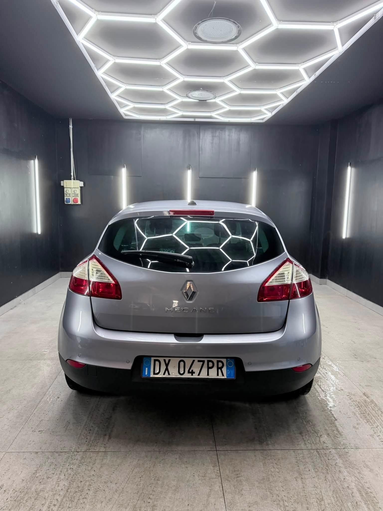 
								RENAULTMegane 1.6 16v Confort full									