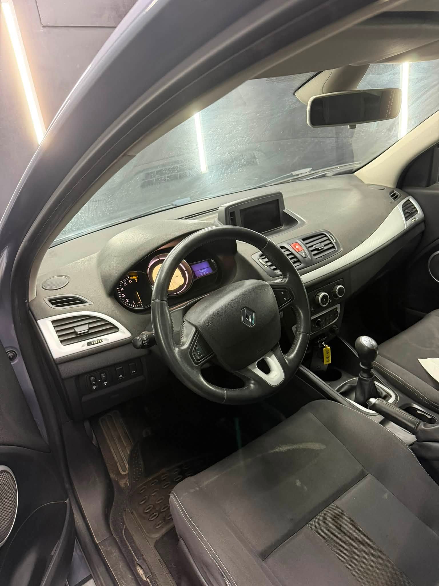 
								RENAULTMegane 1.6 16v Confort full									
