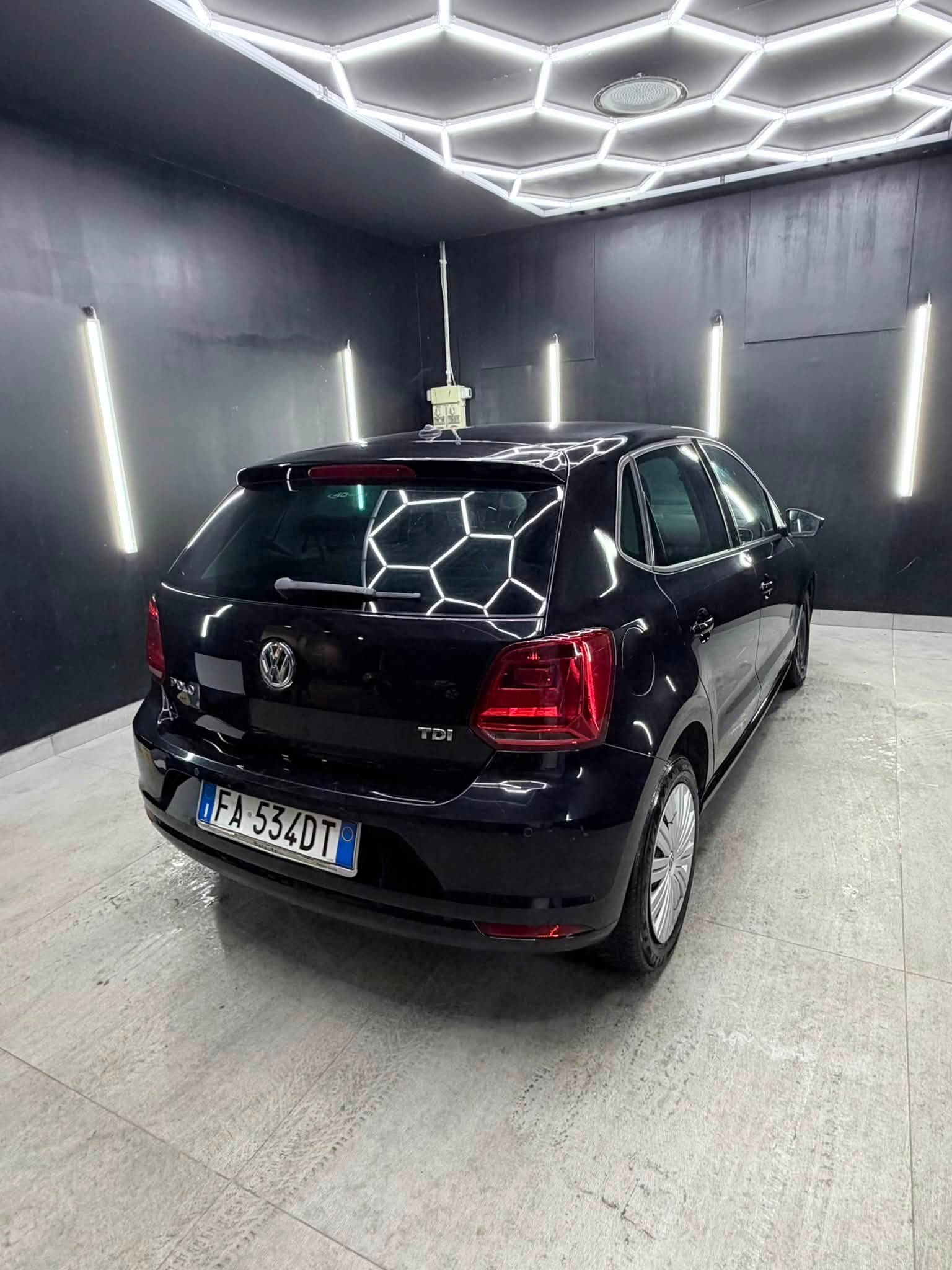 
								VOLKSWAGENPolo 1.4 TDI 5p Fresh2015 full									