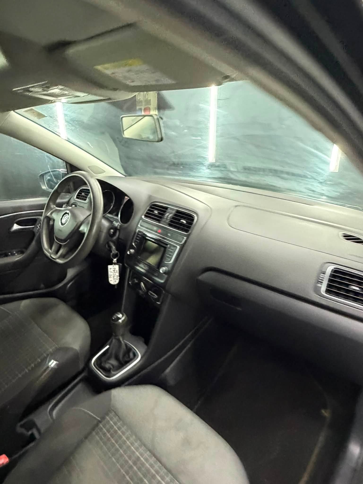 
								VOLKSWAGENPolo 1.4 TDI 5p Fresh2015 full									