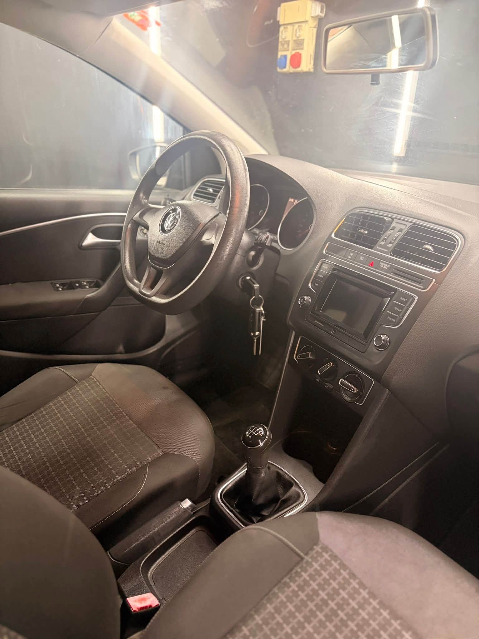 
								VOLKSWAGENPolo 5P 1.2 TSI BM Comfortline2014 full									