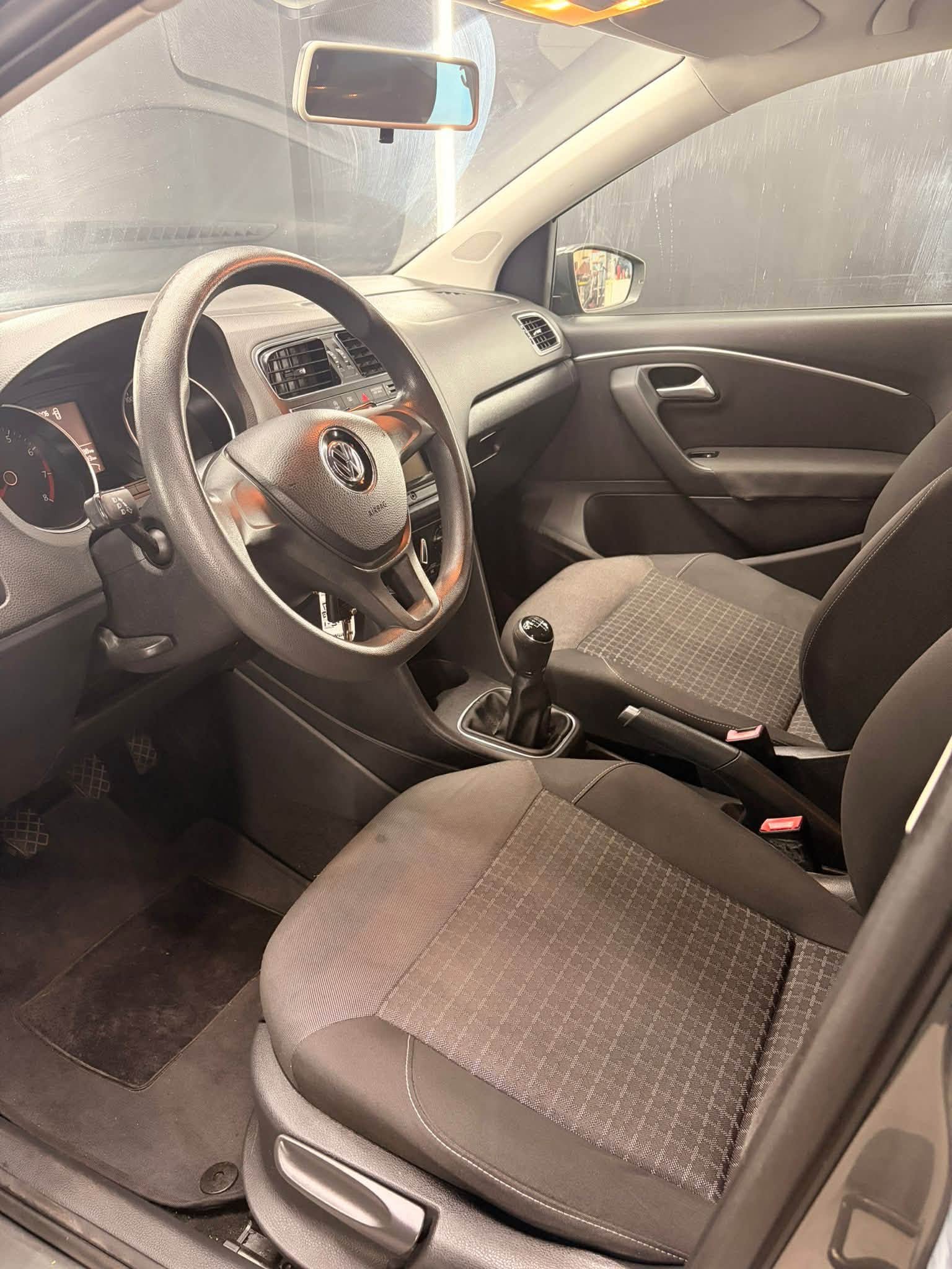 
								VOLKSWAGENPolo 5P 1.2 TSI BM Comfortline2014 full									