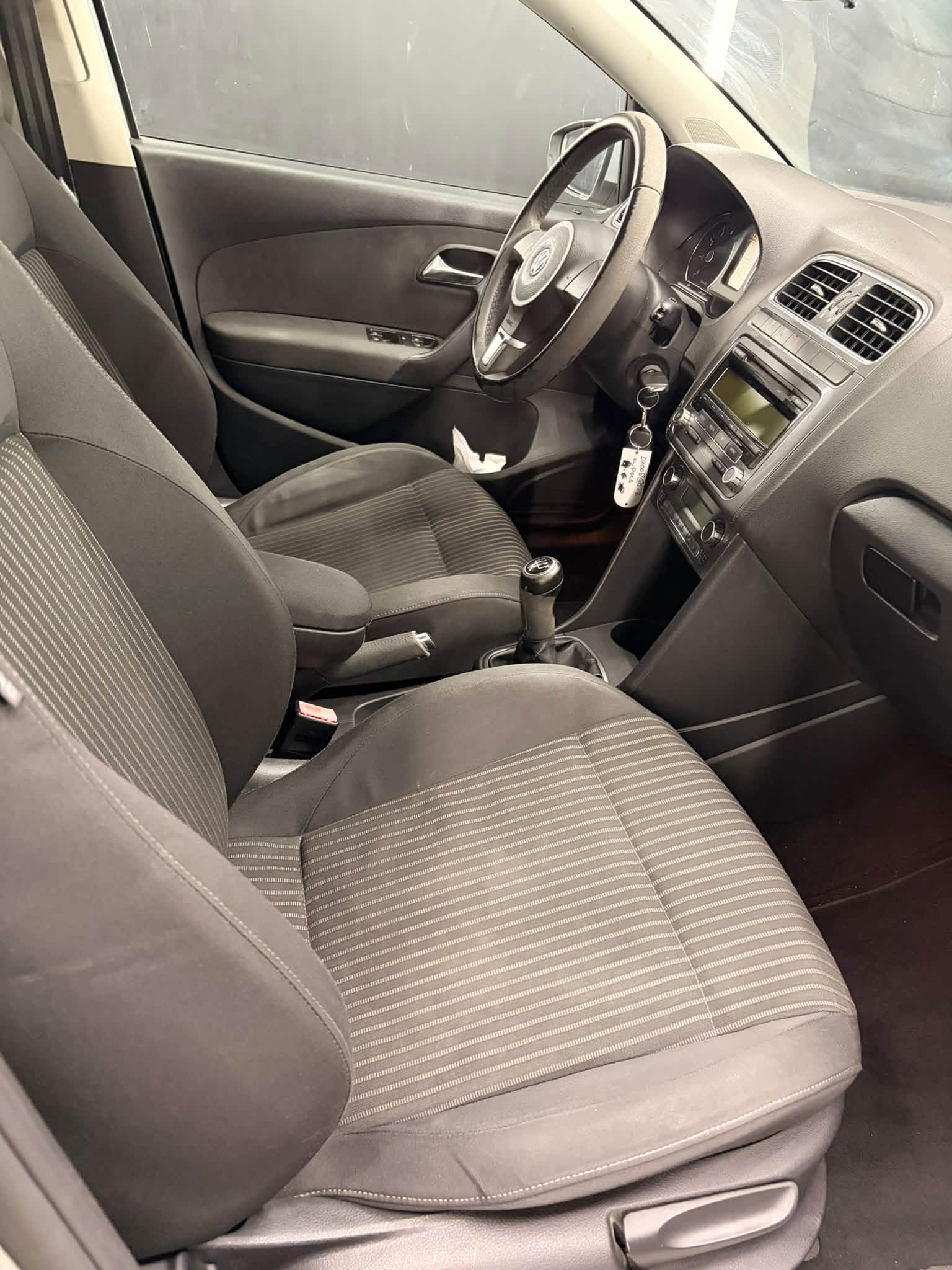 
								VOLKSWAGENPolo 5p 1.4 Comfortline2010 full									